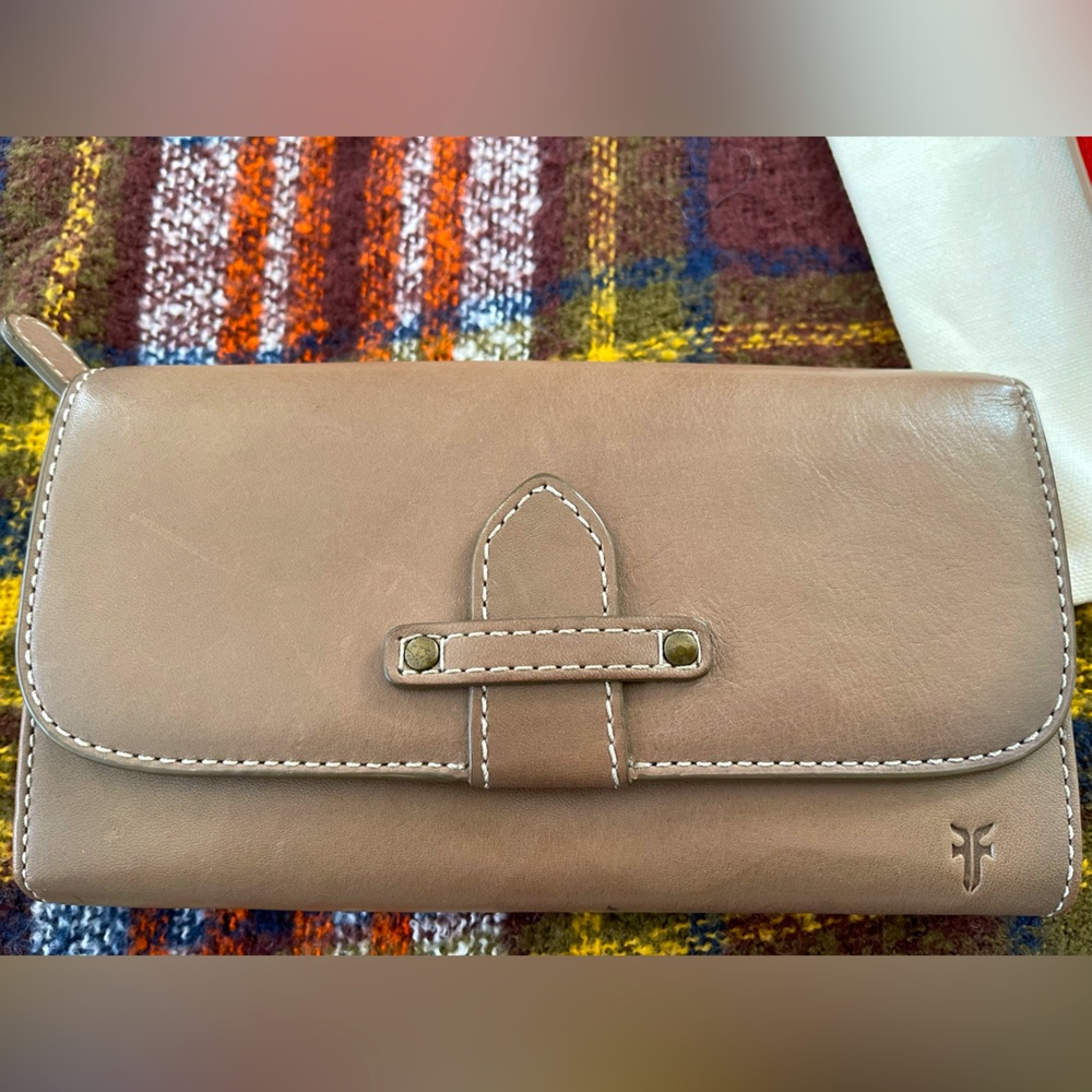 FRYE Leather wallet